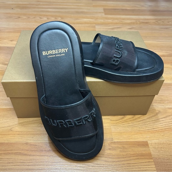 Burberry black slides - Picture 1 of 6